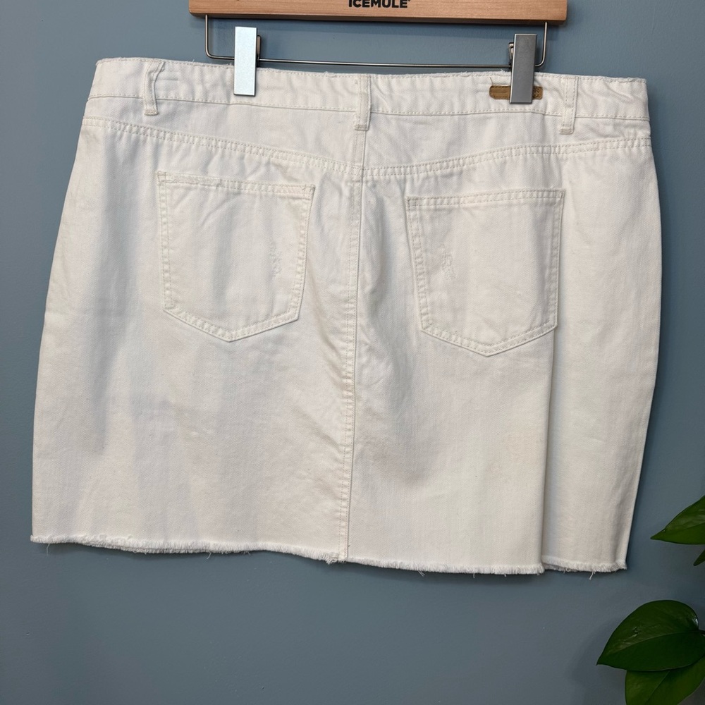 True Craft White Distressed Raw Hem Denim Skirt. NWT. Curvy Women’s 18 - Picture 8 of 13